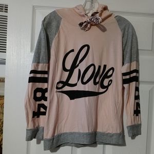 🏝🚴🔥ON FIRE PINK LADIES HOODIE🐢🏉A FABULOUS GIFT 🎁 GIVING ITEM.